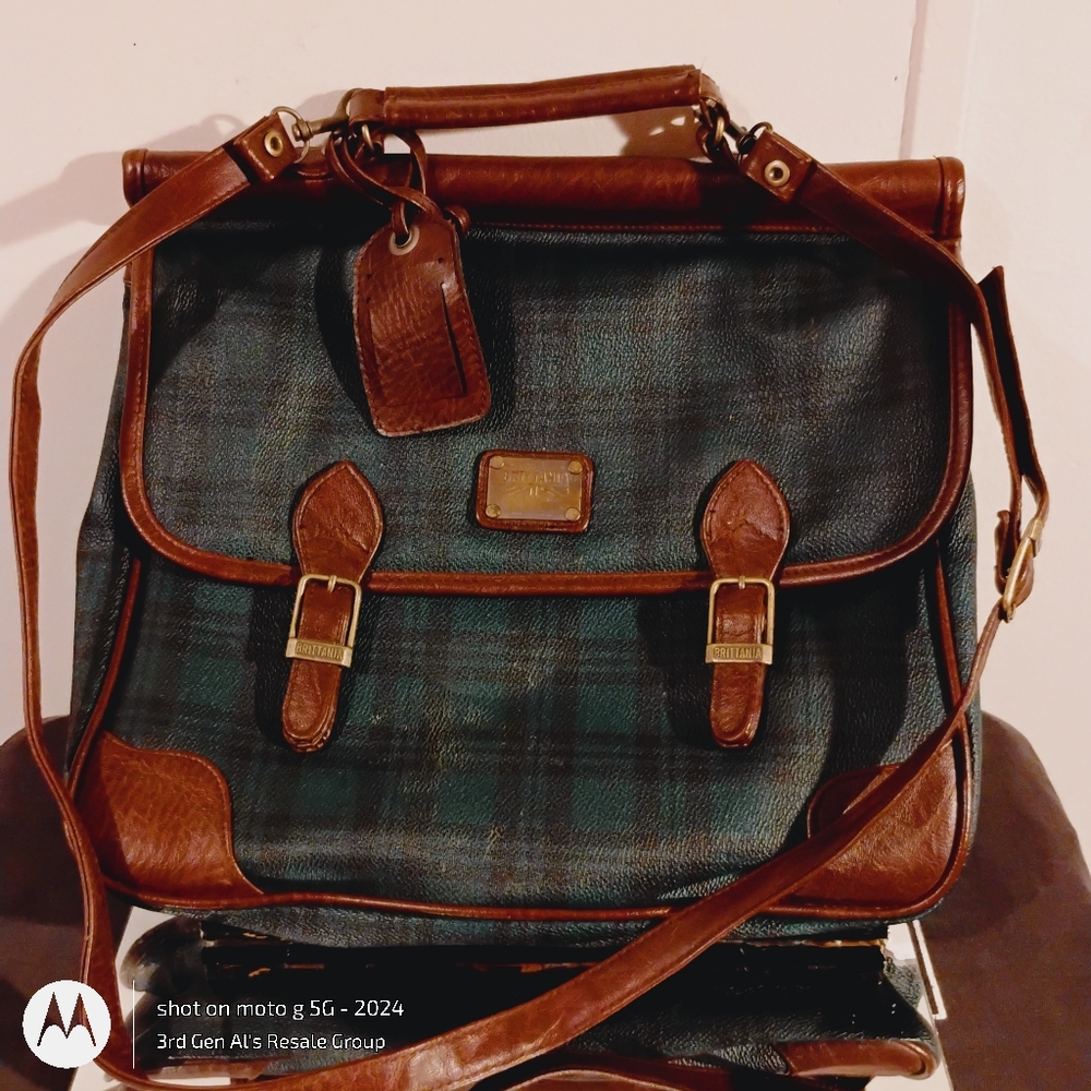 The Brittania Laptop/Tablet Bag Organizer is a stylish and practical access